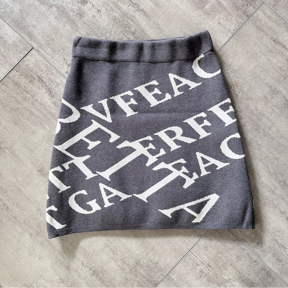 M stretchy knit flare winter skirt edgy letters typography bodycon gray white